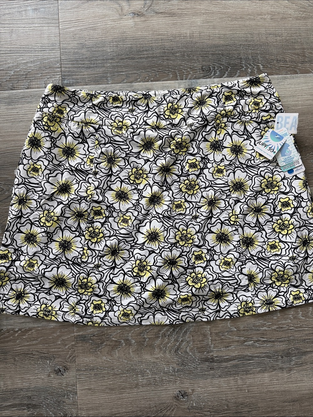 NWT Beachtime  by Lulu b Women’s Floral A-Line Skort  in White and Yellow sz xl